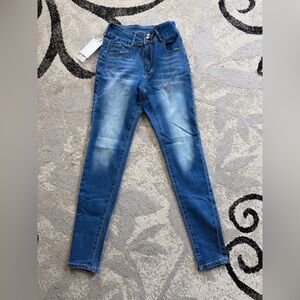 NWT ROSWEAR Women's Blue Jeans skinny jeans stretchy jeans